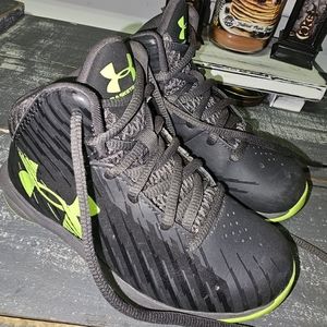 Boy's Under Armour sz. 11